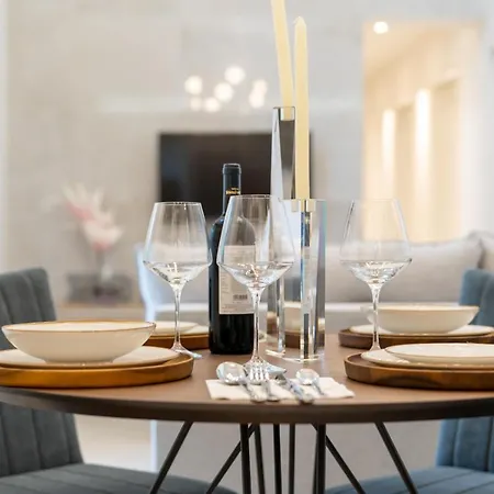 3 Doors Nea Iraklitsa