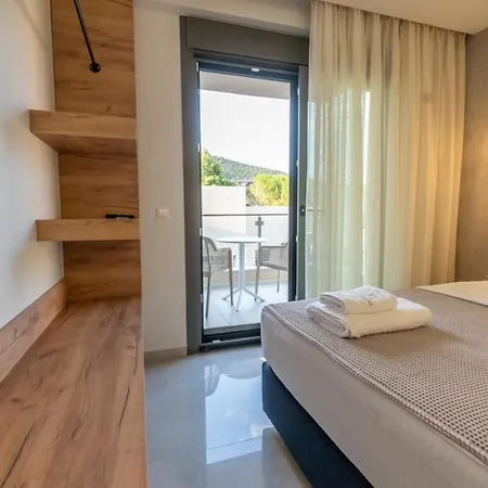 3 Doors Nea Iraklitsa