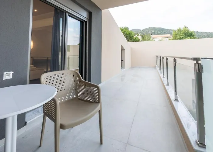 3 Doors Casa de Férias Nea Iraklitsa